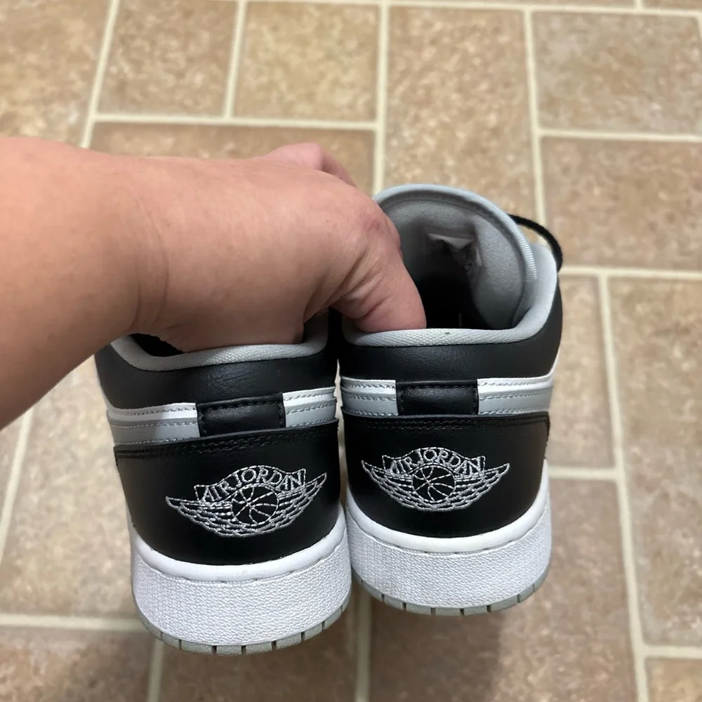 Nike AIR JORDAN 1 LOW GS Shoes Smoke Grey Size 7Y 553560-039